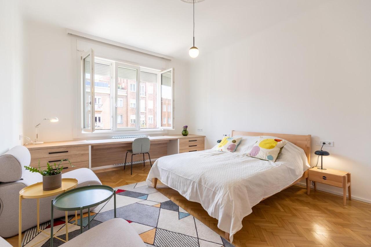 The Palm Springs Apartment Budapest Exterior photo